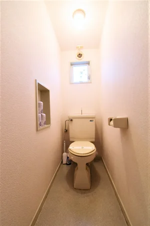 トイレ広々　開口部あり！