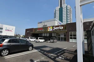 セリア 東静岡店とジーンズショップ OSADA 東静岡店