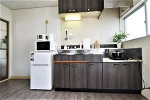 家電製品豊富で 冷蔵庫・電子レンジ・炊飯器・電気ケトルなどあり!