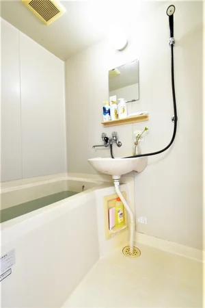 シャンプー・コンディショナー・ボディーソープを完備し 毎日快適に過ごせるように お風呂洗剤やスポンジで清掃も可能に!