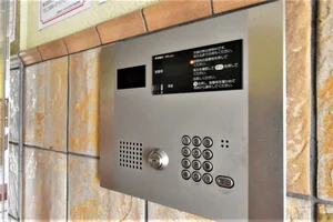 オートロック付で鍵にて解錠可能! セキュリティに考慮されていて便利♪