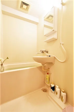 シャンプー・コンディショナー・ボディーソープやお風呂洗剤やスポンジなどの備品有！