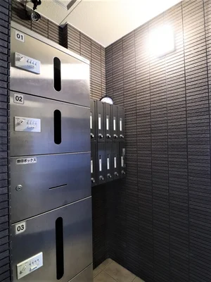 ポストあり、　宅配ボックスあり！　ネット購入した物は宅配ボックスを利用することも可能！