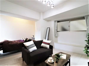 ソファ付きでゆったりとテレビやSNS・サブスクで　ひと時を！