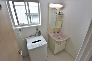 Kマンスリー富山市役所南は独立洗面台がございますので忙しい朝にとても便利な独立洗面台付ですので身支度もスムーズにできますね!また、物干しスタンドもご用意しておりますので女性にも安心してご利用していただけます☆弊社ではお客様にお手軽にご利用していただくためにリーズナブルな価格設定をしております。是非ご利用下さいませ!