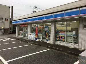 ローソン 富山諏訪川原店まで徒歩9分