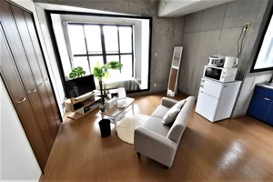 テレビ付きでDVDプレイヤーなど休日はゆっくりお過ごしできます！サブスクのオプションでさらにお楽しみいただけます♪