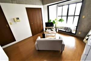 家具家電付きで充実の備品！　備品類もそろっていて身の回りの物だけで即ご入居いただけます。