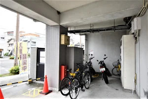 駐輪場ありで　敷地内ゴミ箱もあり！