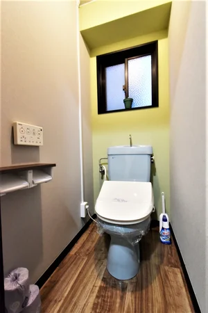 温水暖房便座付き！　トイレットペーパーや洗剤等すべて標準品のためご自由にお使いいただけます。