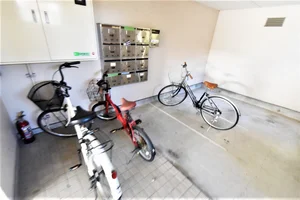 【駐輪場画像】富山市ウィークリーマンションでは一部レンタル自転車も対応してます。詳細は富山市ウィークリーマンションHPからお問い合わせ下さい♪