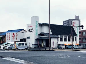 レストランみよしまで徒歩7分