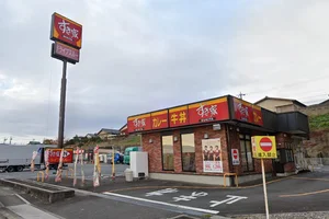 すき家 1国亀山店まで車で6分、2.8km。