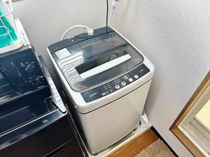 【洗濯機画像】ホテルと違い洗濯機がある生活は良いですね♪7日以上の利用なら三重桑名駅前ウィークリーマンションをご利用下さい★洗濯洗剤も完備‼