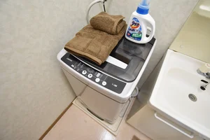 【洗濯機画像】ホテルと違い洗濯機がある生活は良いですね♪7日以上の利用なら三重県津市ウィークリーマンションをご利用下さい★洗濯洗剤も完備‼