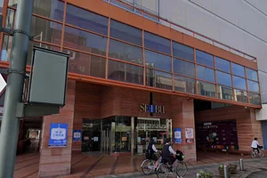 西武福井店まで徒歩7分、550ｍ。