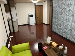 12.5帖のLDKなので広々快適にお過ごしいただけます(^^)/家具家電の他、アメニティも豊富に揃えております♬