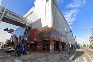 西武福井店まで徒歩11分、900ｍ。