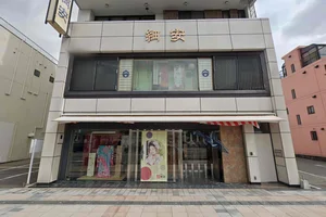 きものの細安本店まで徒歩5分、400ｍ。