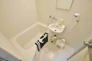 バスルーム画像です♪姫路ウィークリーマンションでは、お風呂用の椅子もあるのでごゆっくりと快適にご利用いただけます★