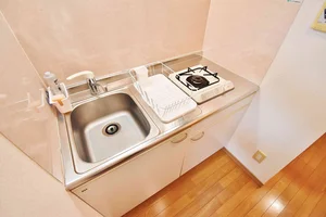 【キッチン画像】滋賀県長浜市ウィークリーマンション♪冷蔵庫、電子レンジ、炊飯器、ケトル、調理器具や食器類もご用意しております(^^♪