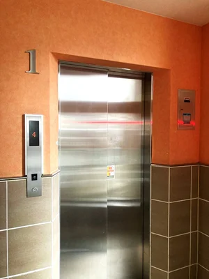 エレベーター付き