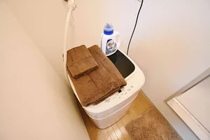 【洗濯機画像】ホテルと違い洗濯機がある生活は良いですね♪7日以上の利用なら滋賀県長浜市ウィークリーマンションをご利用下さい★洗濯洗剤も完備‼
