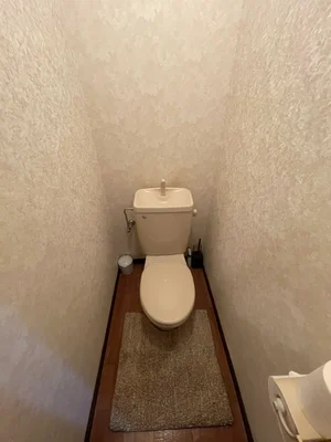 トイレ用洗剤、ブラシをご用意しておりますので長期ご利用の場合の気になる汚れなどもお掃除して頂けます♪オプション不要の滋賀彦根市ウィークリーマンション。