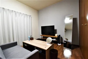 「荷物は一つだけ持ってきても、快適に生活できる」をモットーにした、滋賀彦根市のウィークリーマンションの室内画像です。また、長期滞在のお客様向けに、滋賀彦根市のマンスリーマンションプランもご用意しています。