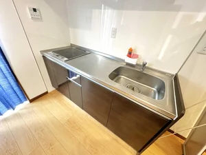 【キッチン画像】滋賀近江八幡駅前ウィークリーマンション♪冷蔵庫、電子レンジ、炊飯器、ケトル、調理器具や食器類もご用意しております(^^♪