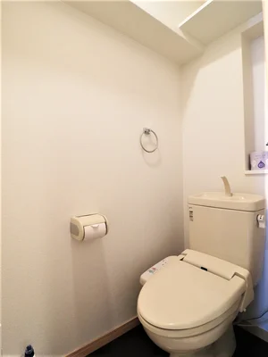 トイレットペーパーやトイレ洗剤など備品多数! 標準品でご自由にお使いいただけます!