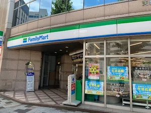 ファミリーマート 高見馬場店まで徒歩7分、550m
