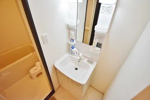 嬉しい独立洗面台付き♪大きな鏡で身支度!(^^)!急がしい朝もバタバタしません♪