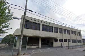 長浜市民体育館まで車で8分、2.3kｍ