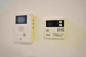 室内はとても明るく、オシャレな雰囲気です♪また、オートロック・防犯カメラも完備しておりますのでお子様や女性のご利用でも安心ですね☆滋賀長浜駅前エリアでは、全室家具家電付きで提供しております。