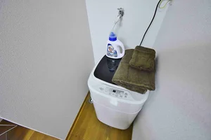 【洗濯機画像】ホテルと違い洗濯機がある生活は良いですね♪7日以上の利用なら滋賀県長浜市ウィークリーマンションをご利用下さい★洗濯洗剤も完備‼