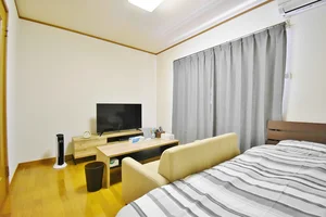 弊社の滋賀県長浜市ウィークリー、滋賀県長浜市マンスリーマンションでは、ご利用当日からご不便なくお過ごしいただけますよう、家具家電の他、多種類の備品を完備★