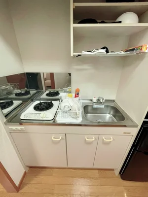 【キッチン画像】滋賀県長浜市ウィークリーマンション♪冷蔵庫、電子レンジ、炊飯器、ケトル、調理器具や食器類もご用意しております(^^♪
