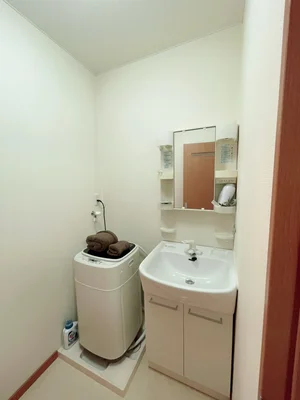 【設備画像】洗濯機や、洗濯用洗剤もご用意しております♪うれしい独立洗面台付き◎！滋賀県長浜市ウィークリーマンションの標準設備となります。