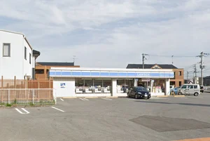 ローソン 愛知川市店まで徒歩6分、500ｍ。