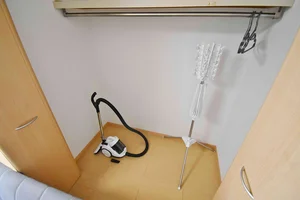 【掃除機完備】滋賀県愛知郡ウィークリーマンション・滋賀県愛知郡マンスリーマンションではビジネスホテルと違い、自宅と同じように生活できるのが強みの1つです。