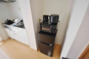 冷蔵庫も完備なので自炊や料理に最適♪長期の出張にお勧め★滋賀県愛知郡ウィークリーマンションの人気物件♪【格安】