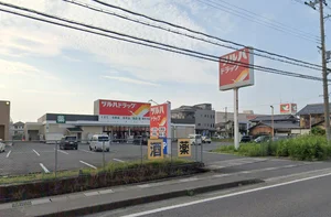ツルハドラッグ 愛知川店まで徒歩2分、130ｍ。