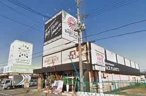 ベビーフェイスプラネッツ 東近江店まで車で9分、2.5kｍ。