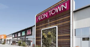 イオンタウン彦根まで車で12分。