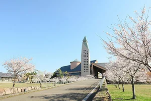 滋賀県立大学まで車で12分。