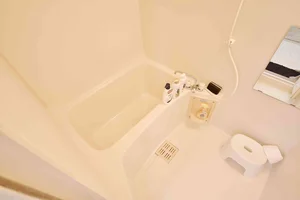 シャンプーやリンス、ボディソープ、バスマジックリンも完備です☆掃除用のスポンジもご用意しております