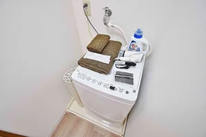 洗濯機は室内に設置しております♪洗濯用洗剤もご用意しておりますのでご入居してすぐにご利用が可能です(^^♪タオル1式分もご用意しております☆彡