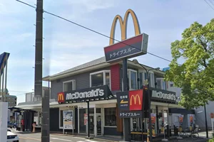 マクドナルド ８号線福井店まで徒歩7分、550ｍ。
