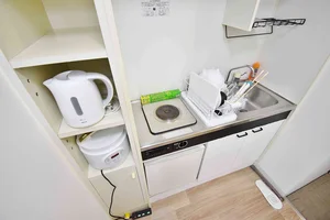 お箸、お鍋、包丁、お皿、ボウル、お玉、食器用洗剤、簡単な調理器具は各種取り揃えています♪